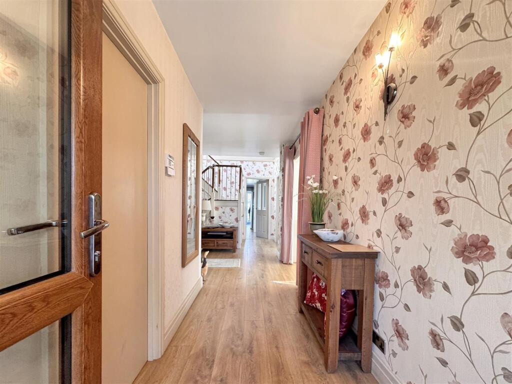 Windermere Drive, Croft. photo 3