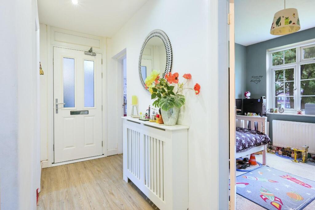 Apartment in Kingston upon Thames - View 4