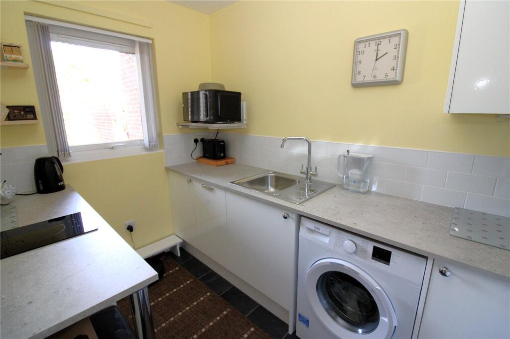 Apartment in Fareham, Hampshire - View 3