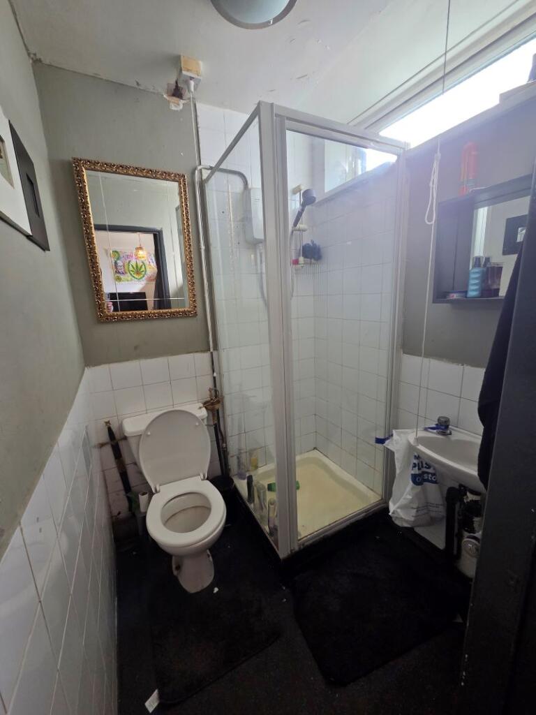 44 Tudor Court, Tipton, West Midlands, DY4 8UX photo 5
