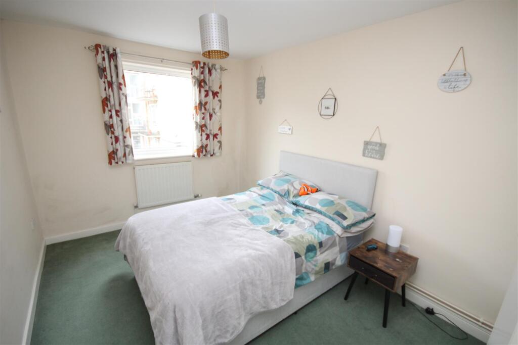 Apartment in Salisbury, Wiltshire - More