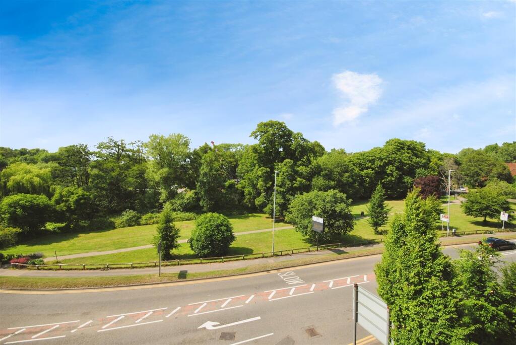 Apartment in Watford, Hertfordshire - View 5