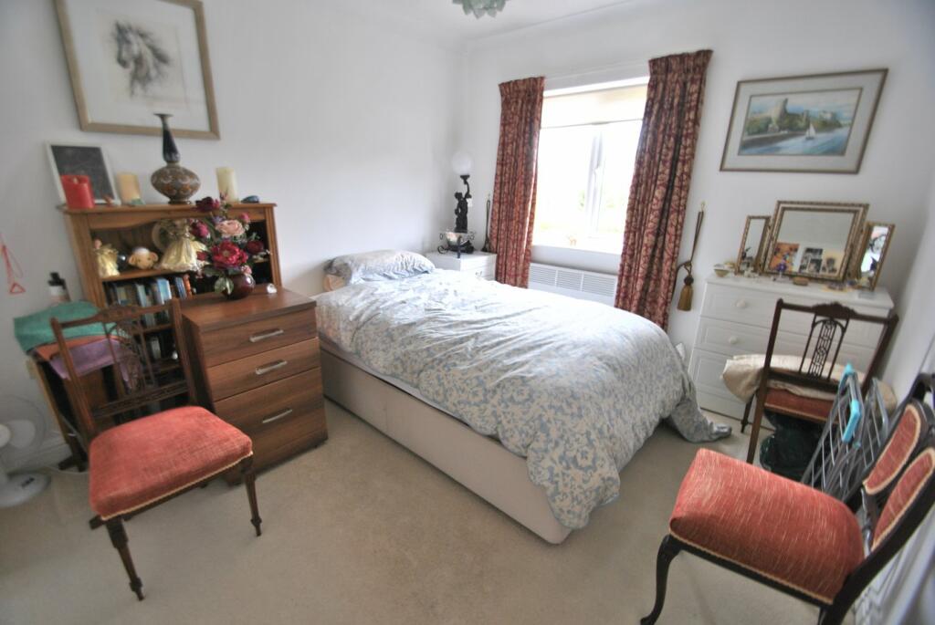 17, Cleeve Lake Court photo 4