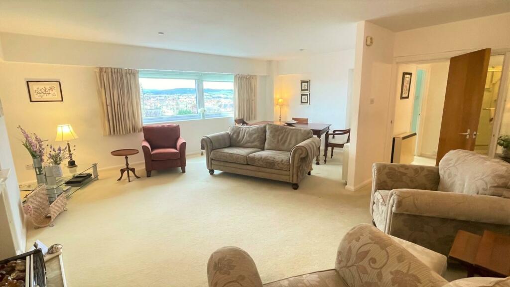 24, Garth Court photo 5