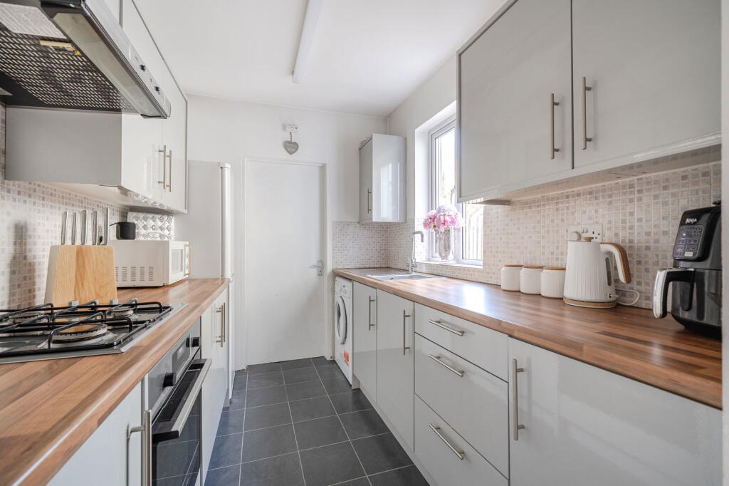 House in Gillingham, Medway - View 5
