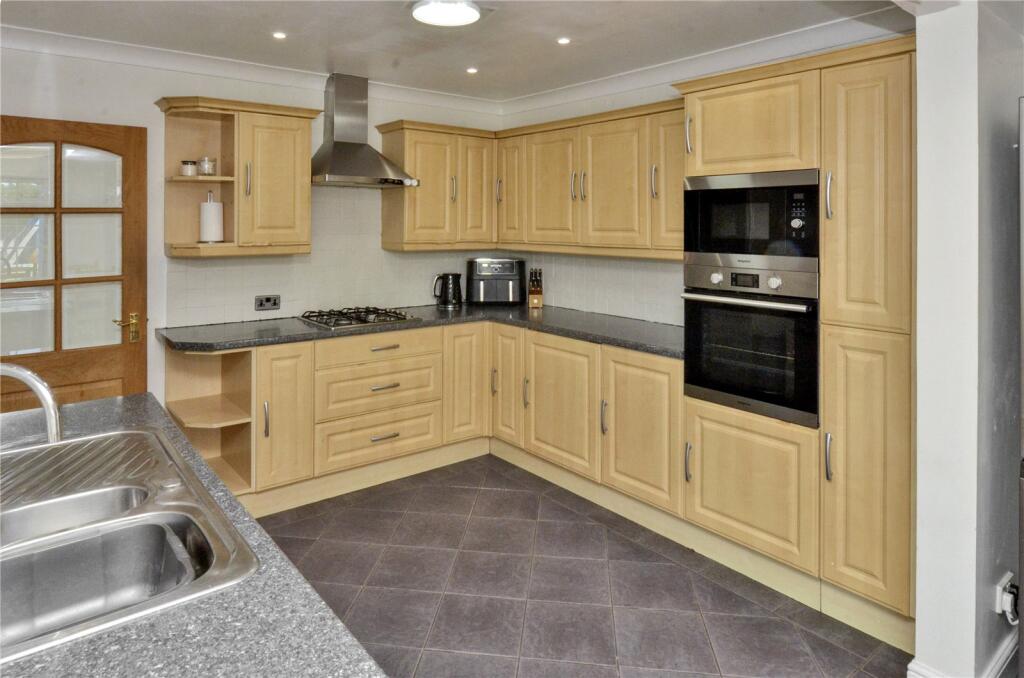 House in Ferndown, West Moors - View 5
