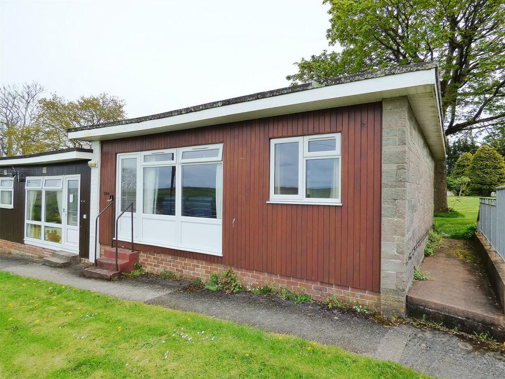 2-bed house on Norton Park, Dartmouth, £70,000