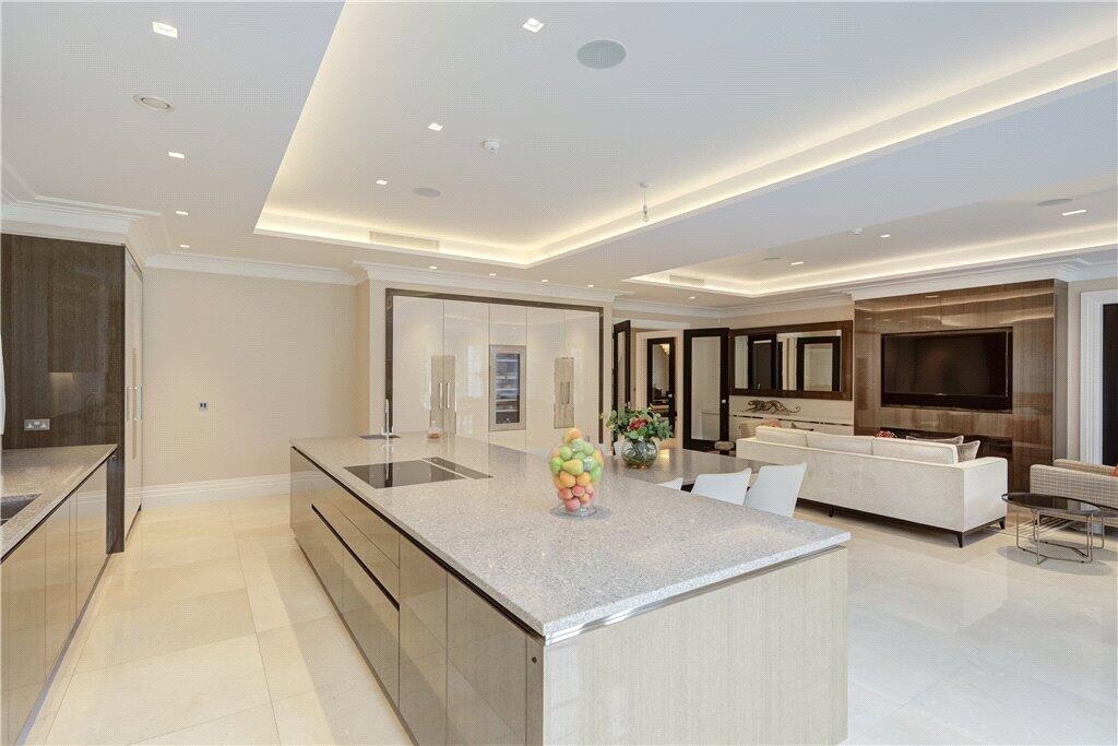 House in London, Coombe - More