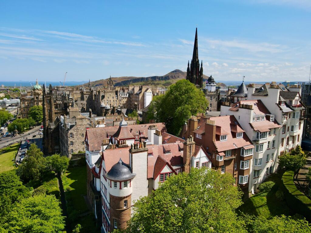Apartment in Edinburgh, Abbeyhill, Old Town - View 2