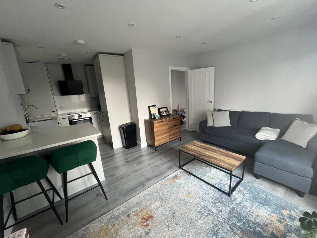 Apartment in Romford - View 3