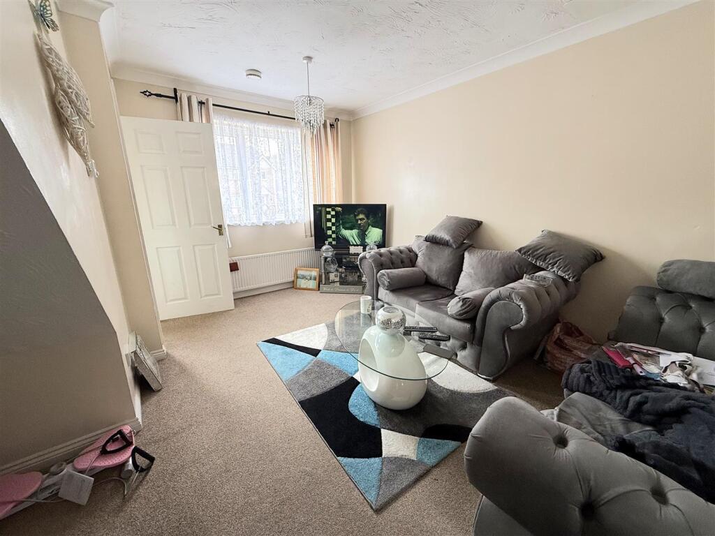 Thomson Close, Rugby photo 4