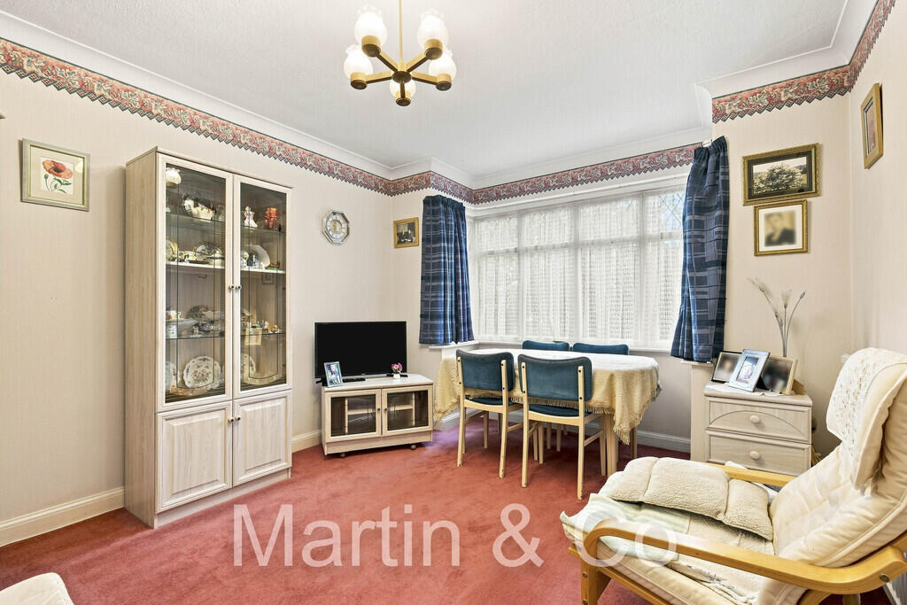 House in Sutton - More