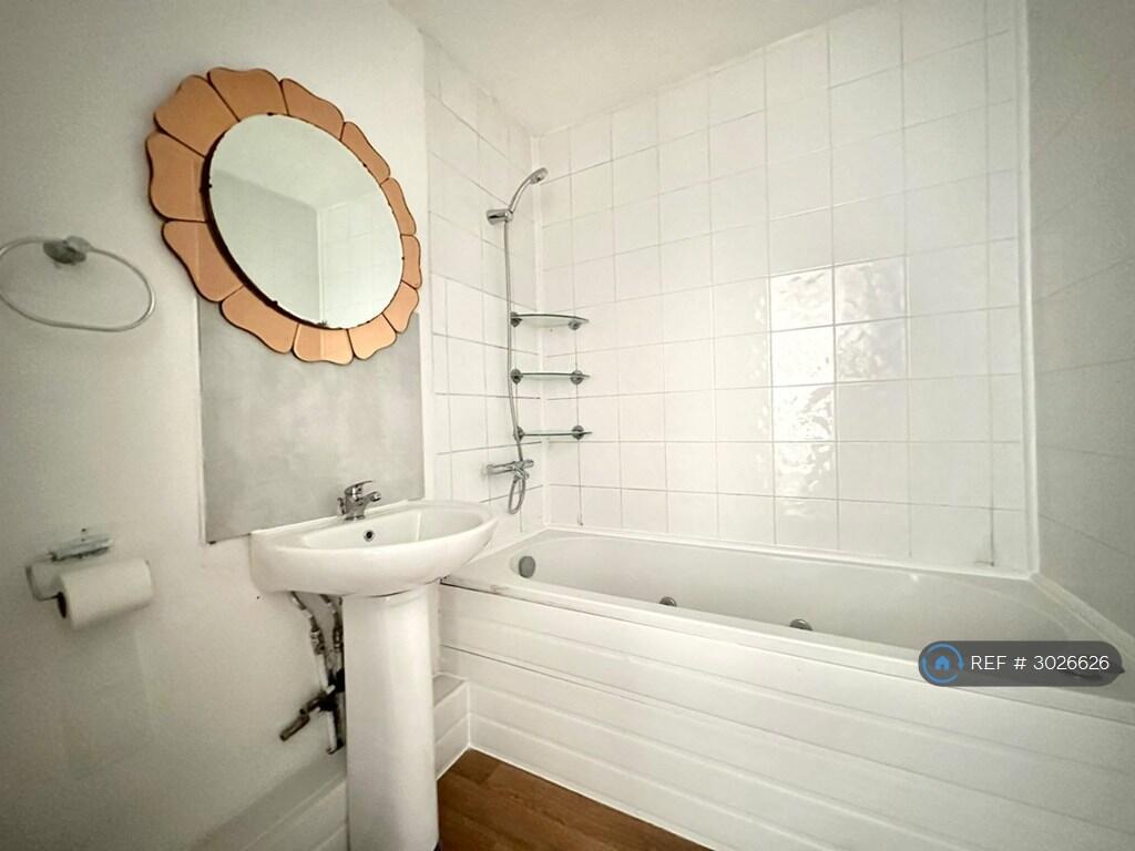 Apartment in London, Britannia Village, Silvertown - More