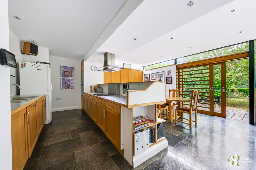 House in Knutsford, Cheshire East - More