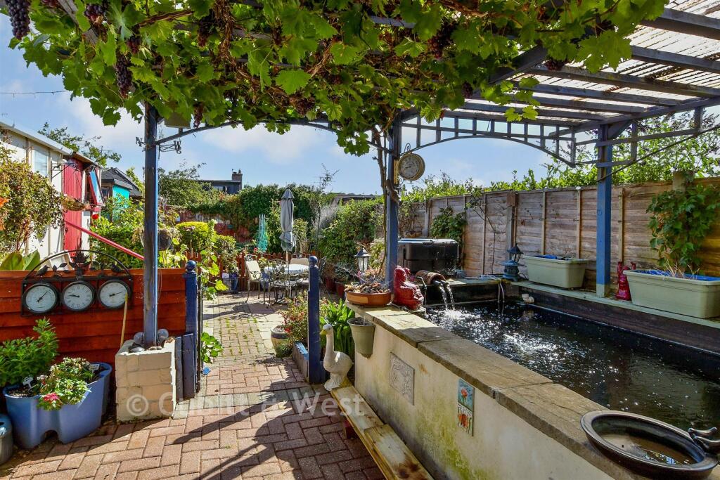 House in Brighton, Patcham, Hollingbury - View 2