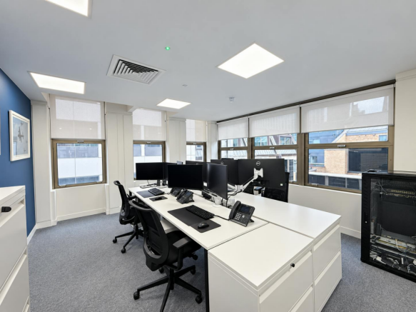 5th floor 52-54 Gracechurch Street - Corner Workstation Overview.png