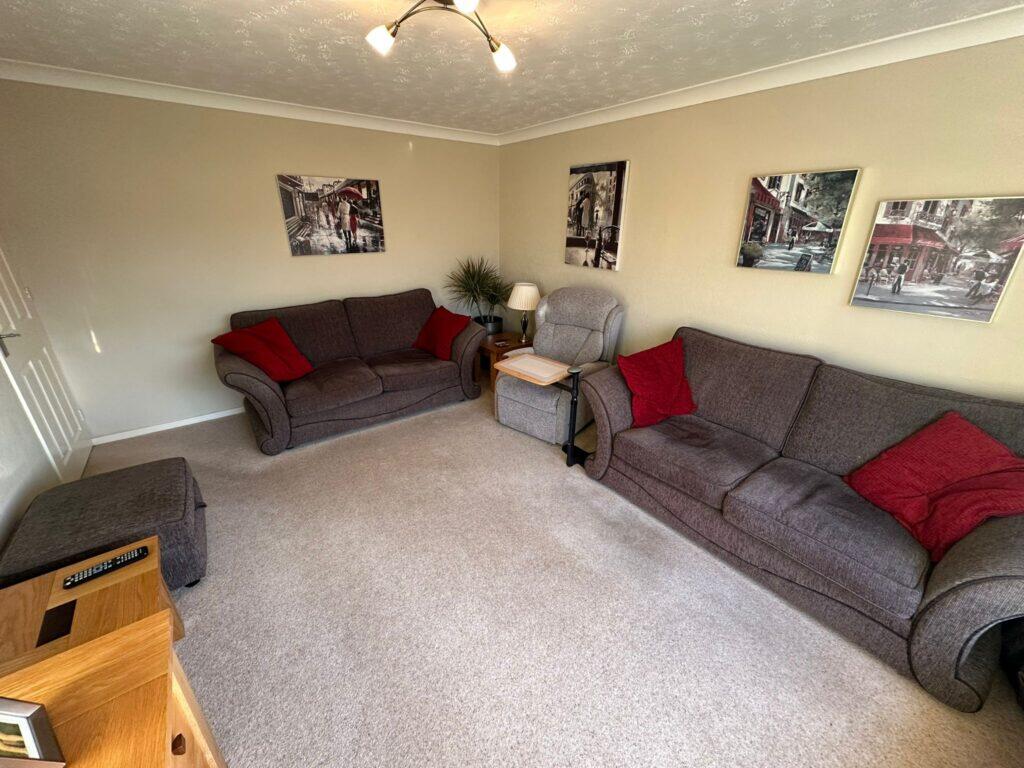 Meadow Road, New Costessey photo 4