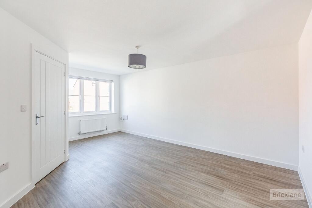Garland Road, Weldon, CORBY - View 4
