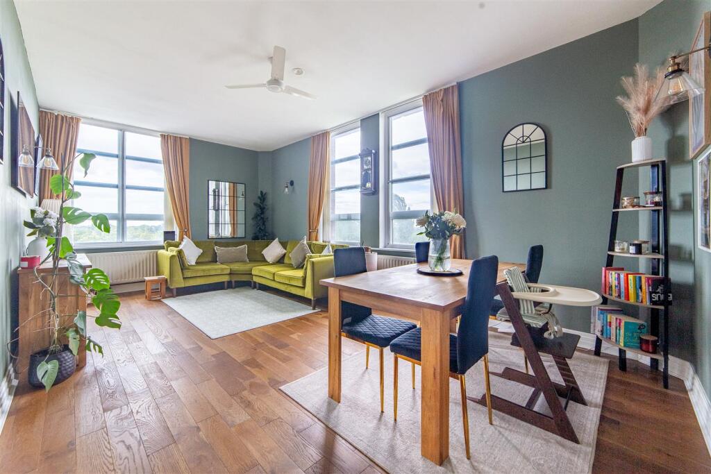Apartment in Newcastle upon Tyne - View 5