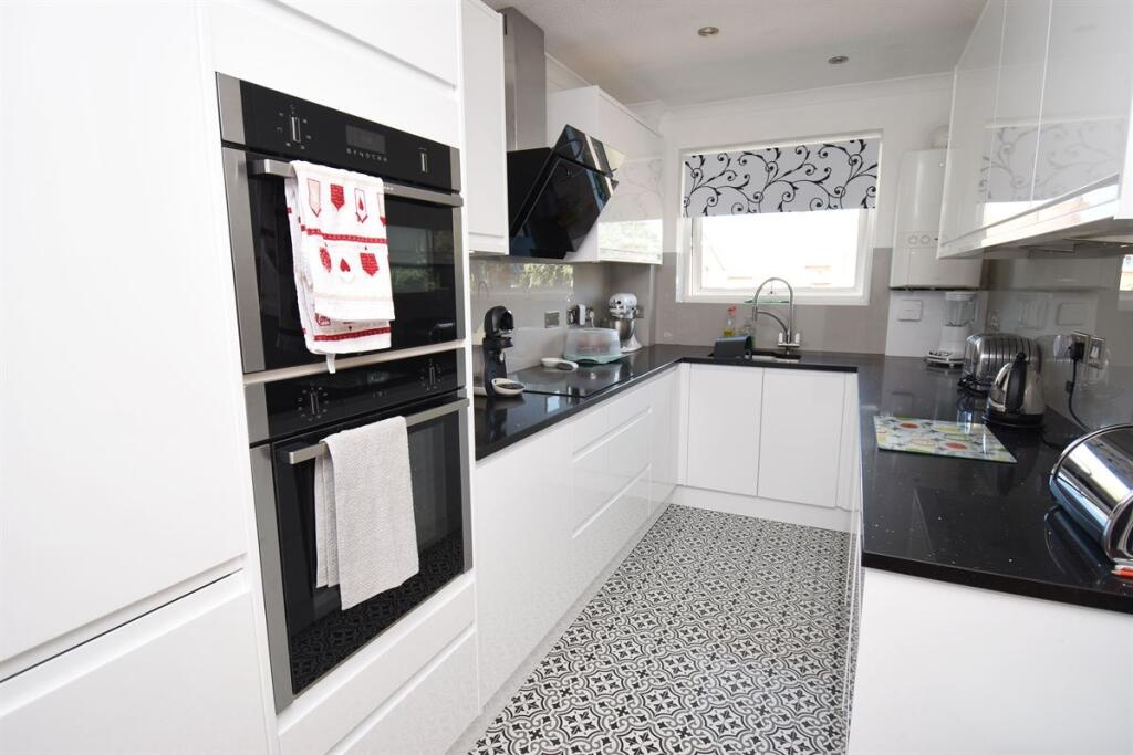 34 Castle Road, Tankerton, Whitstable photo 2