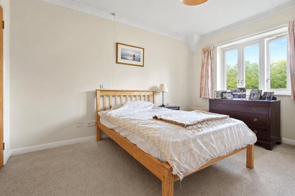 Apartment in East Hampshire, Alton - View 4