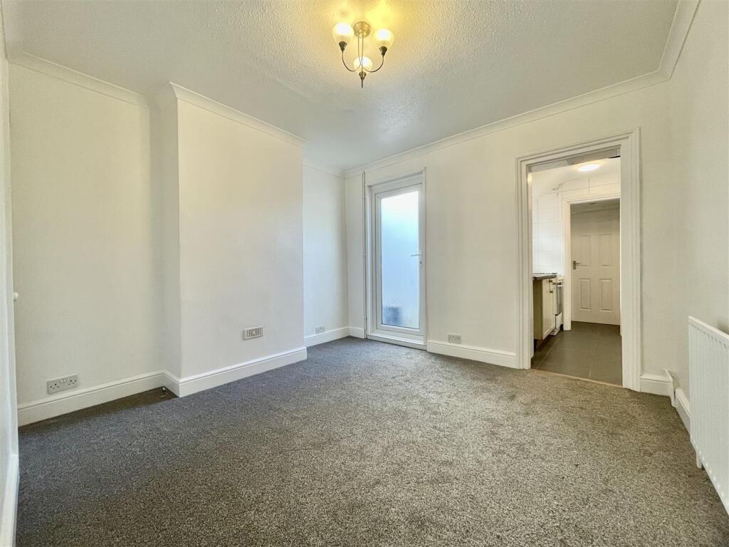 House in Gravesham, Denton - More