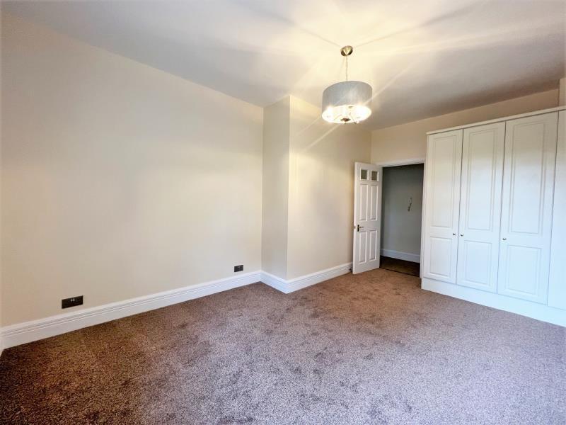 Apartment in Woking, Surrey - View 5
