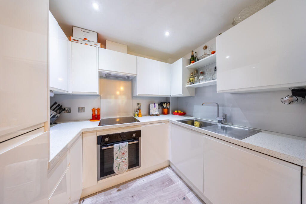 Apartment in Reading - View 3