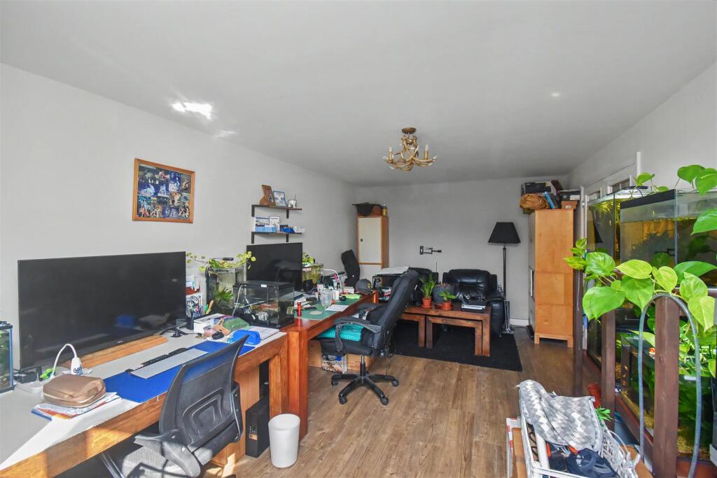 House in Corby, North Northamptonshire - View 4
