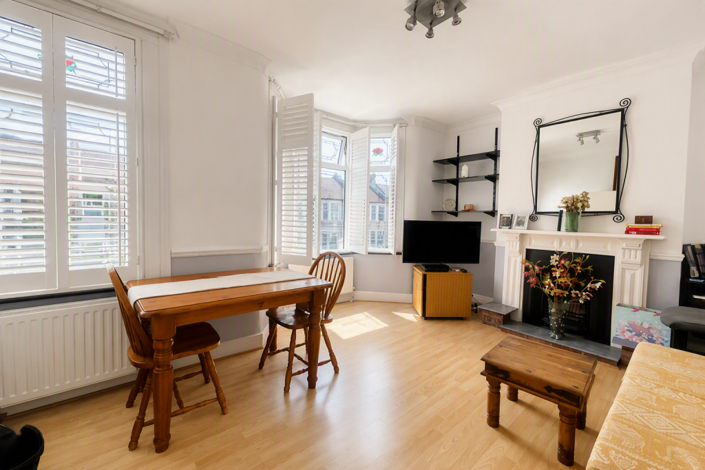 1 bedroom maisonette for rent