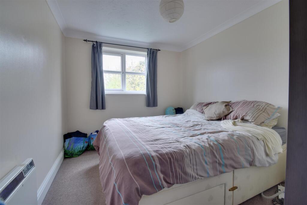 Apartment in Watford, Garston - View 3