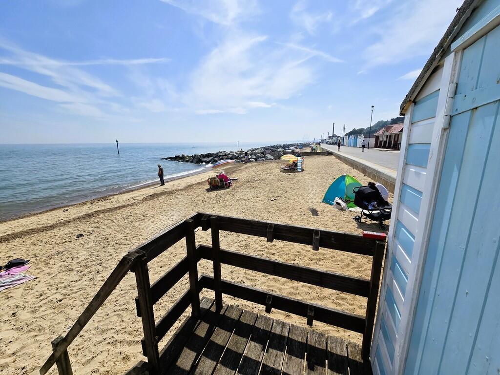 Adjacent Undercliff Road East, Felixstowe photo 4