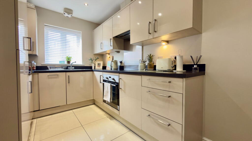 Holly Blue Drive, Iwade, Sittingbourne, ME9 8WN photo 4