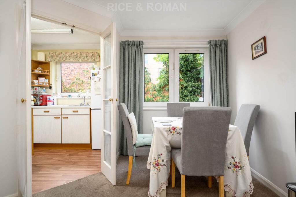Kingfisher Court, Surbiton photo 3