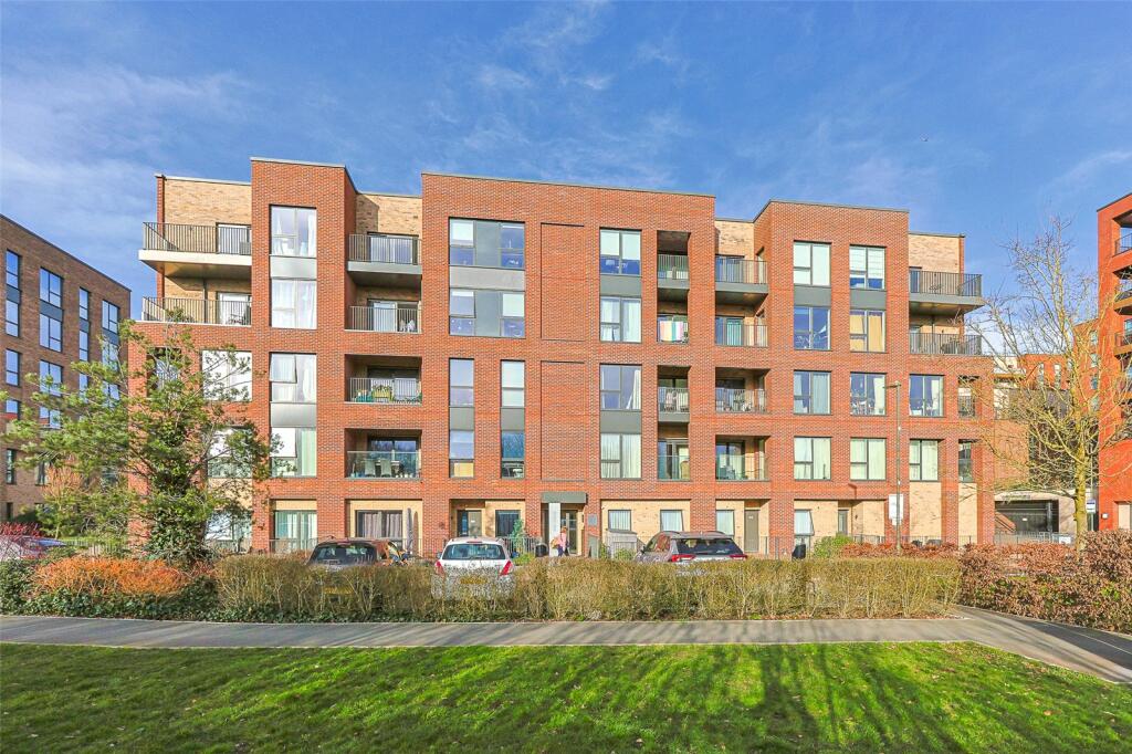 1-bed flat on Achill Close, Colindale Gardens, Colindale, NW9, £299,000
