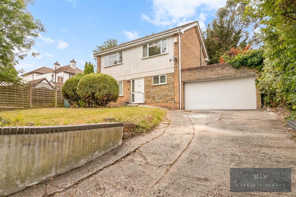 4-bed detached on Pollards Wood Road, Norbury, London, £675,000