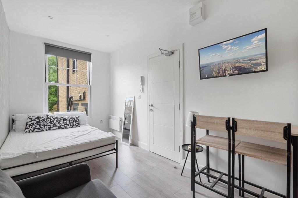 House in London - View 2
