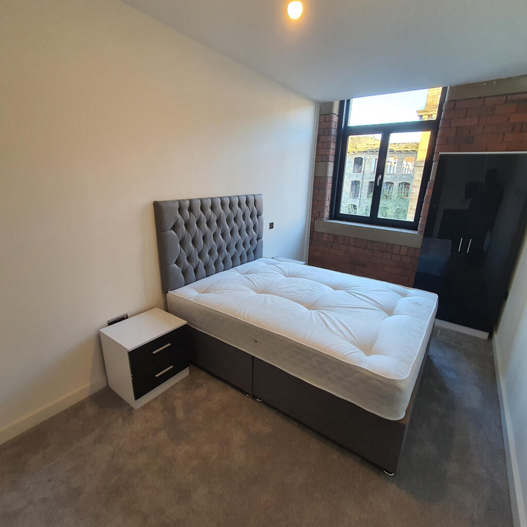 Apartment in Bradford, West Yorkshire - View 2