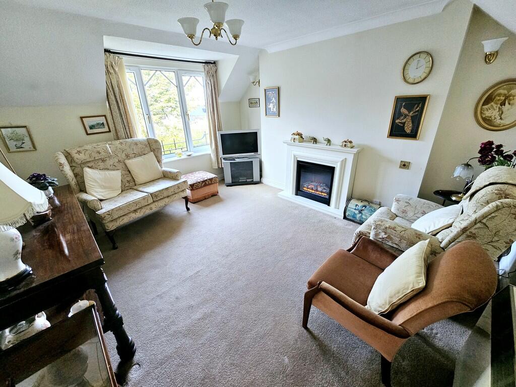 College House, High Street photo 3