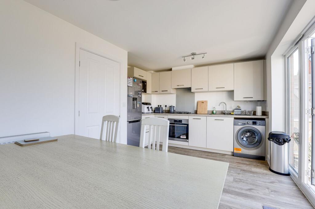 House in Gedling, Nottinghamshire - View 6