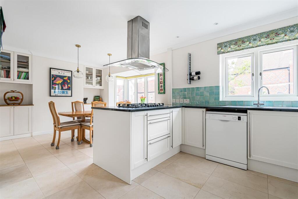 House in Uttlesford, Pleasant Valley, Saffron Walden - More