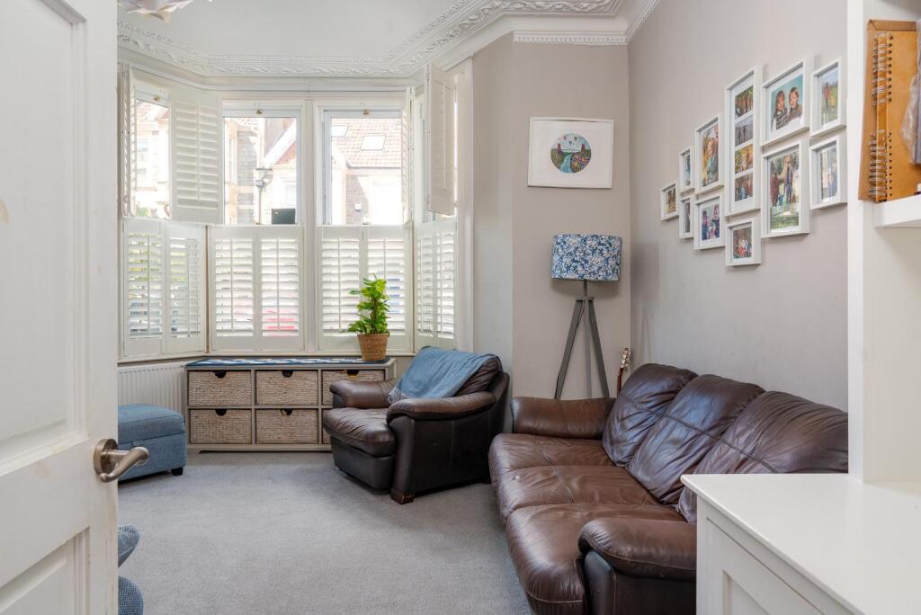 House in Bristol, Upper Knowle, Totterdown - More