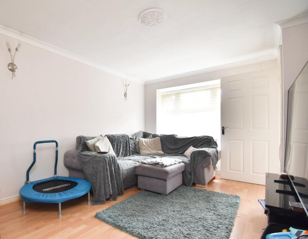 Thorneycroft Close, Walton-on-Thames, KT12 photo 4