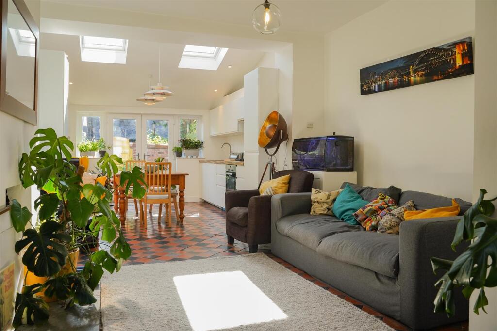 House in Manchester, Chorlton-cum-Hardy - View 2