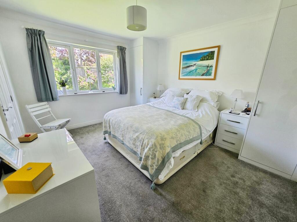 Pippins Close, Brighstone - More