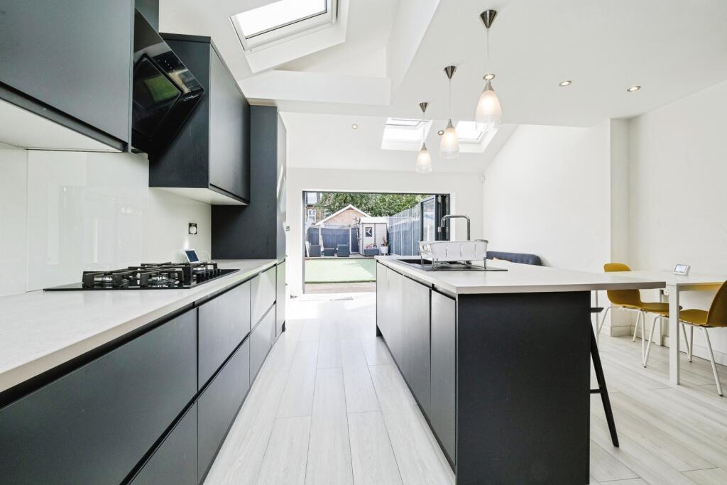 House in London - View 2