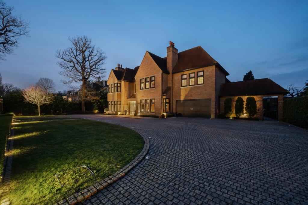 Main image of property: Broad Walk, Winchmore Hill, N21