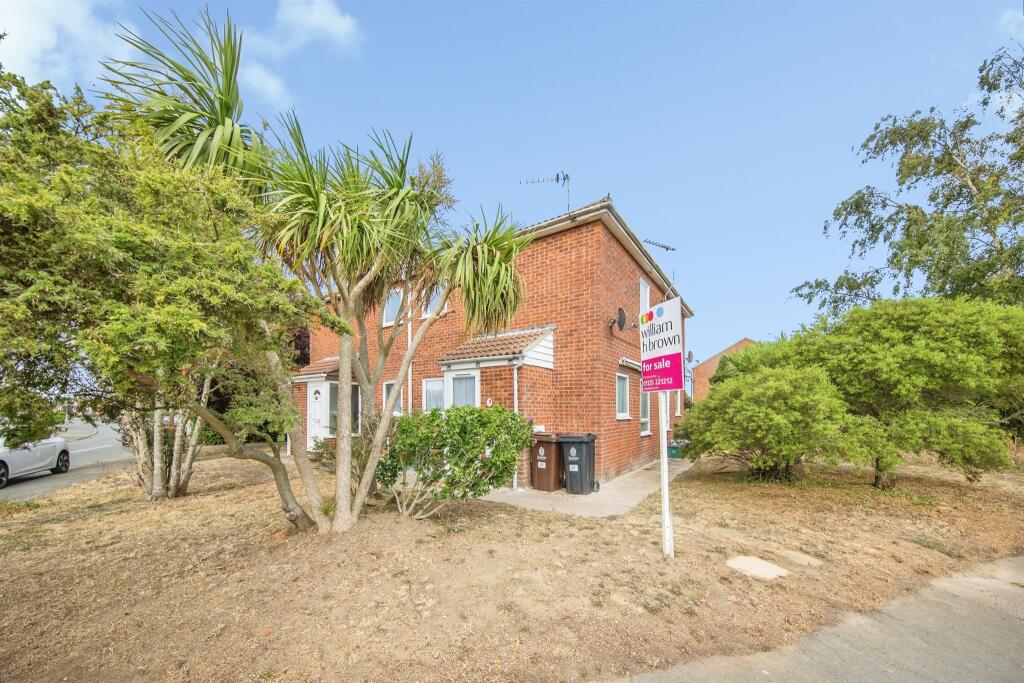 Main image of property: Stonham Avenue, Clacton-On-Sea