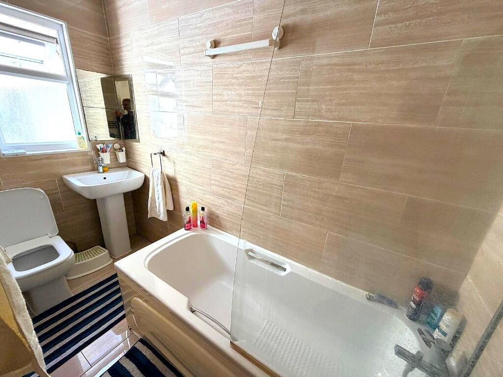3 bedroom semi-detached house for rent