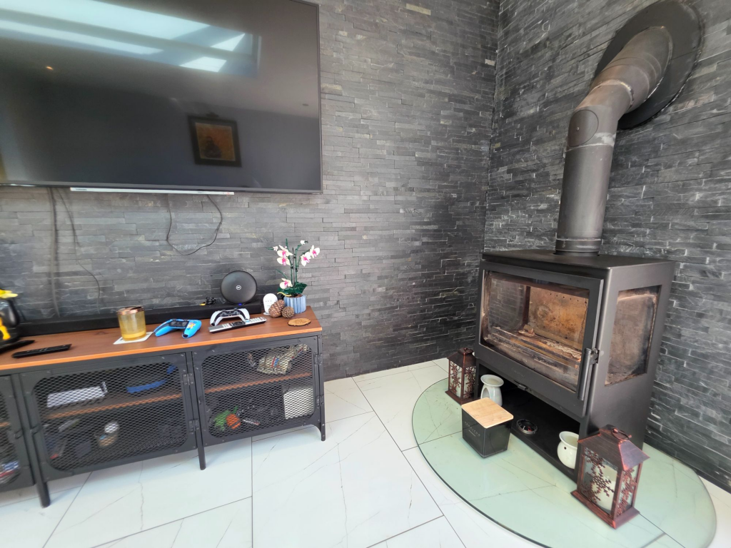 House in Doncaster, Dunsville, Hatfield - More